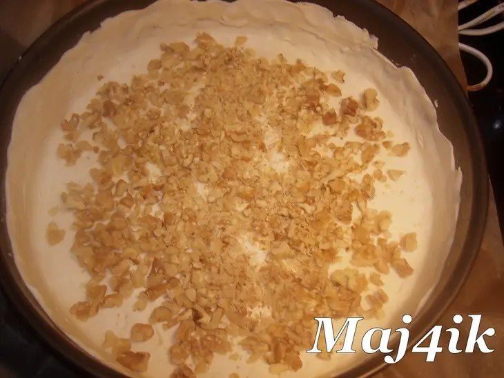 Очень быстрый сырный киш с орехами и виноградом: шаг 1
