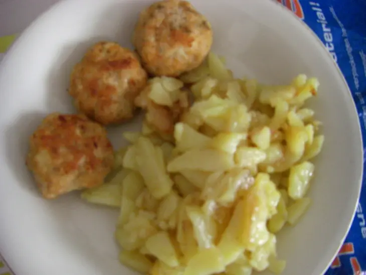 Мини котлетки рыбные с жаренной картошкой: шаг 9