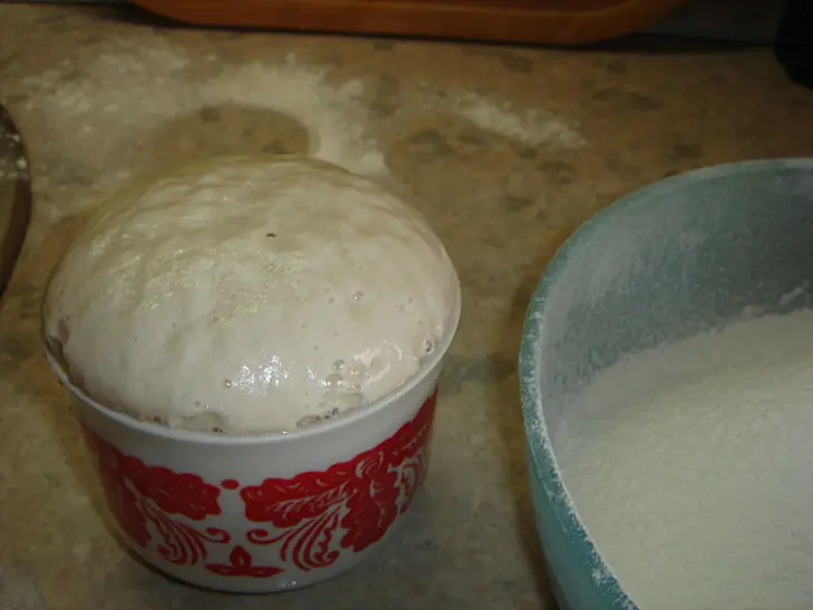 Хлеб с соусом из кориандра и соусом из вяленных помидор: шаг 2