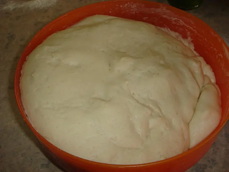 Хлеб с соусом из кориандра и соусом из вяленных помидор: шаг 4