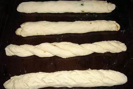 Хлеб с соусом из кориандра и соусом из вяленных помидор: шаг 6