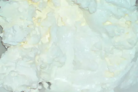 Маффины с "шапкой" из маскарпоне и клубничным пюре: шаг 5