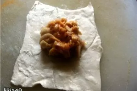 Слоеные булочки с яблоками: шаг 3