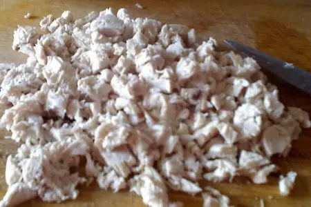 Салат из курицы с яблоком и курагой: шаг 1