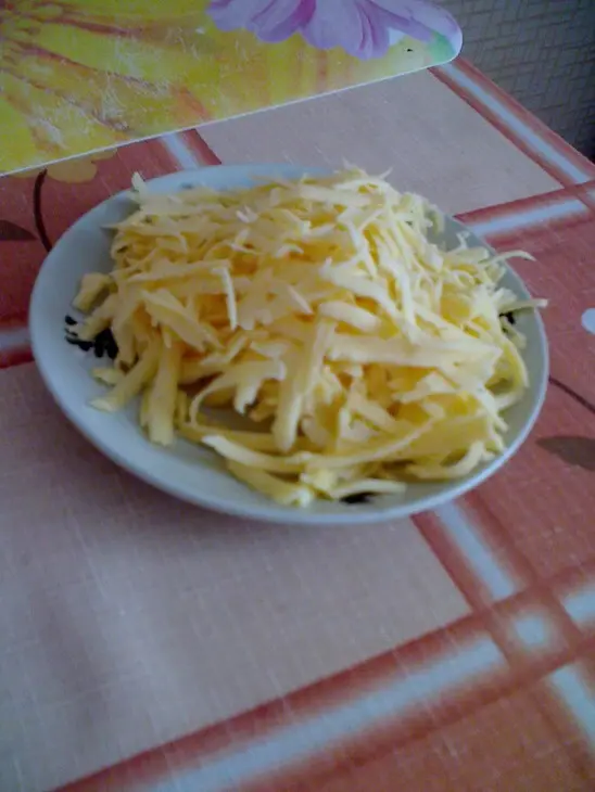 Салат из курицы с яблоком и курагой: шаг 2