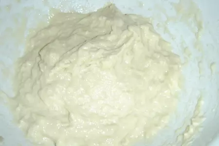 Тесто на пиццу без яиц и масла: шаг 1