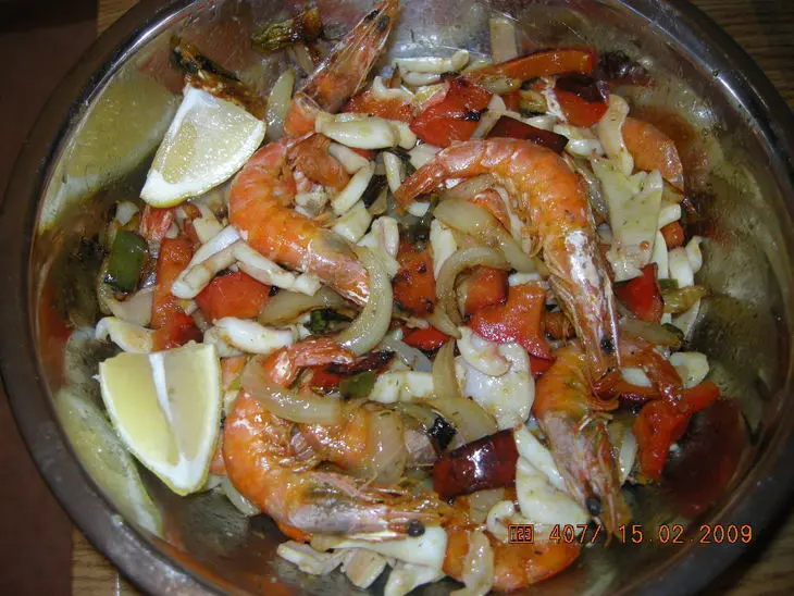 Мой любимый салат с королевскими креветками и овощами.: шаг 1