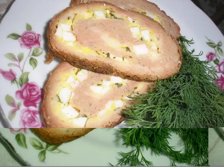 Рулет из форели с сыром, яйцом и зеленью: шаг 1