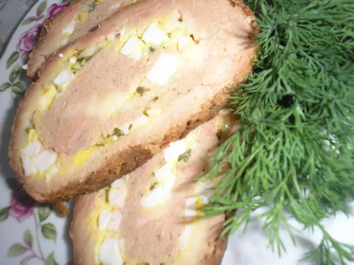 Рулет из форели с сыром, яйцом и зеленью: шаг 2