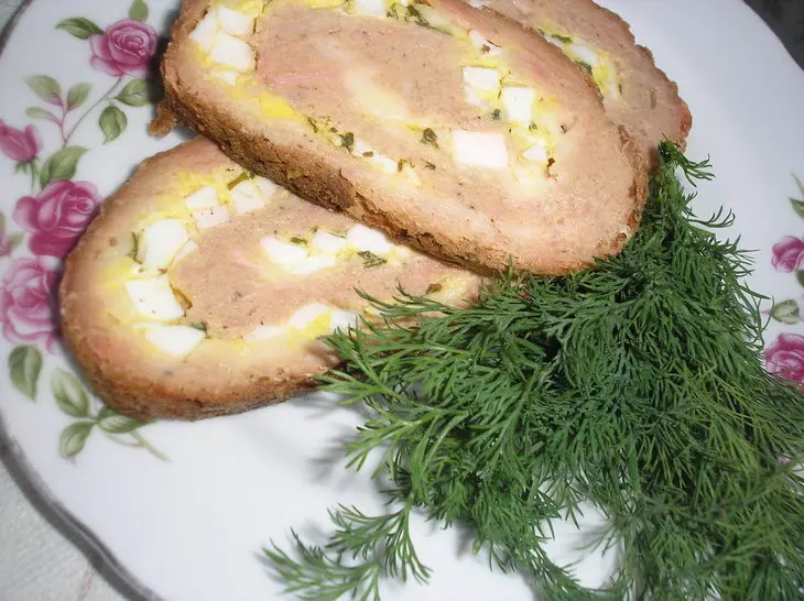 Рулет из форели с сыром, яйцом и зеленью: шаг 3