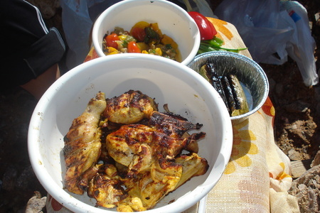Пикантная курочка и сборный салат запечённые на углях: шаг 7
