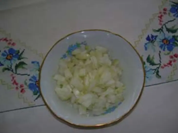 Рыба в соусе с корнишонами: шаг 2