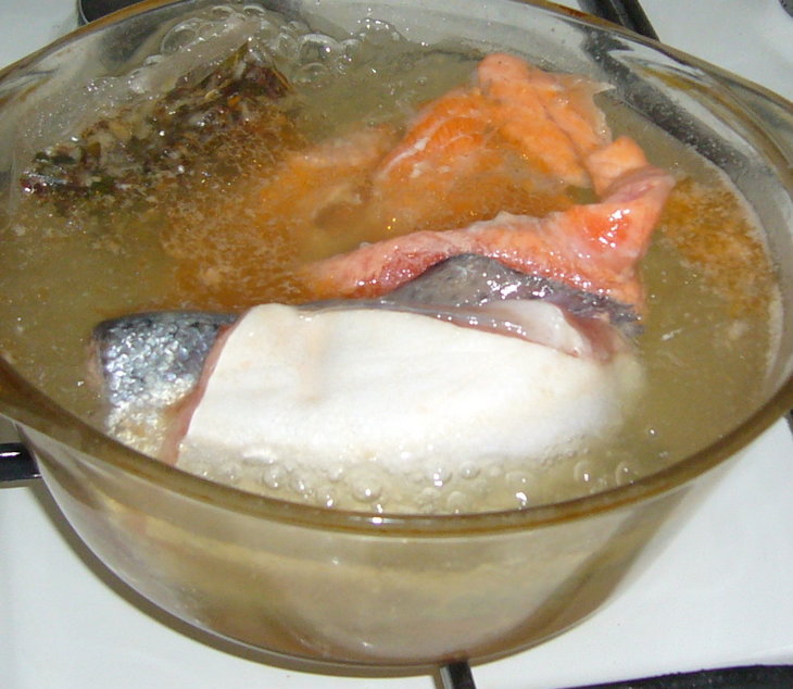 Суп рыбный с фрикадельками: шаг 1