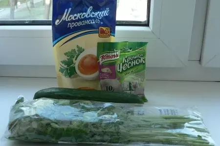 Огуречный соус: шаг 1