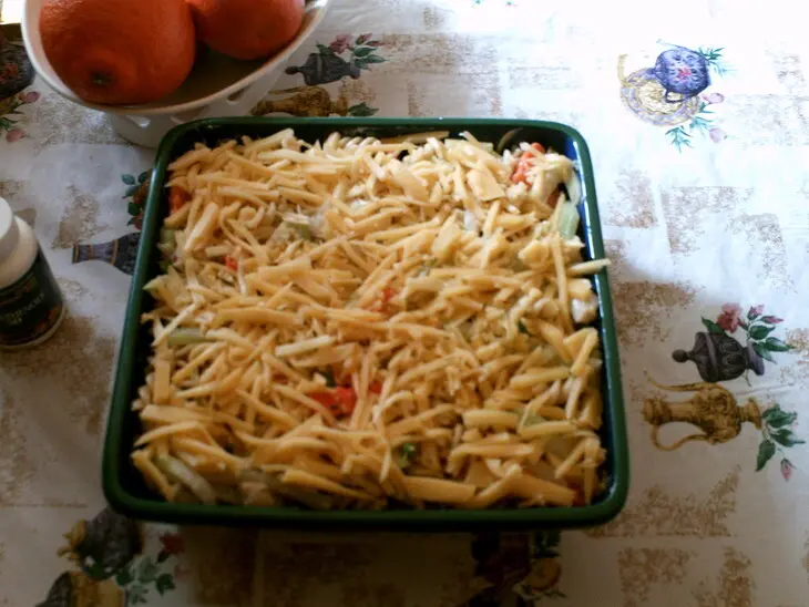 Запеканка из рыбы с овощами и макаронными изделиями: шаг 6