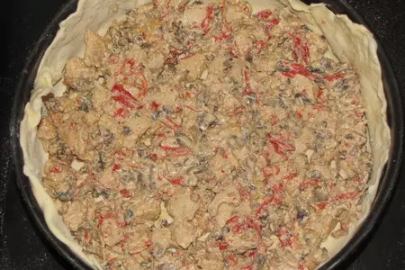 Куриное рагу с грибами в слоёном тесте: шаг 3