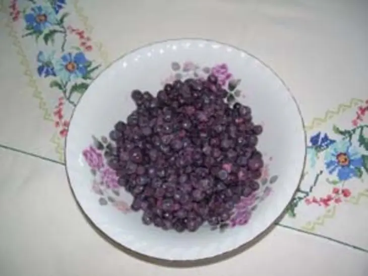Ароматный пирог с черникой: шаг 4