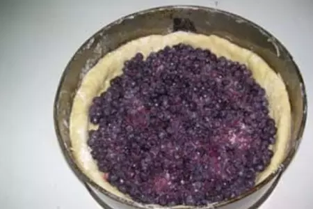 Ароматный пирог с черникой: шаг 5