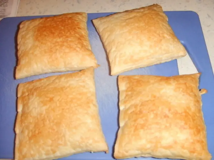 Слойки с клубникой: шаг 1