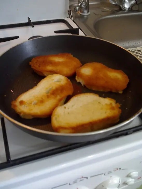 Бутерброды с зеленью и сыром: шаг 1