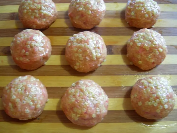 Мясо-овощные тефтели в "звездной" панировке: шаг 5