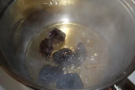 Кукурузная каша с черносливом: шаг 1