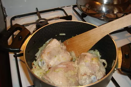 Картофель с куриными бедрышками и зеленой фасолью: шаг 2