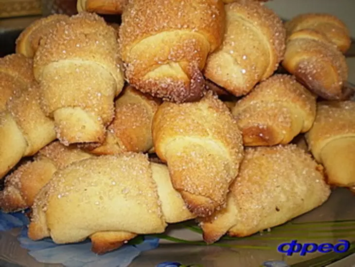 Рогалики с сухофруктами: шаг 7