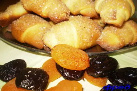 Рогалики с сухофруктами: шаг 9