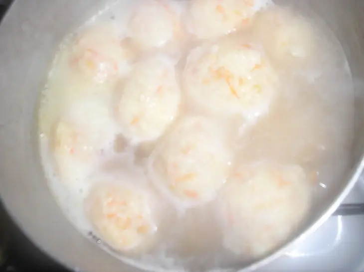 Фрикадельки из моркови и творога с цукатами в апельсиново-медовой глазури: шаг 2