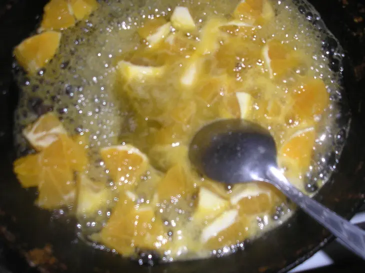 Фрикадельки из моркови и творога с цукатами в апельсиново-медовой глазури: шаг 3