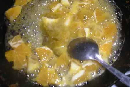 Фрикадельки из моркови и творога с цукатами в апельсиново-медовой глазури: шаг 3