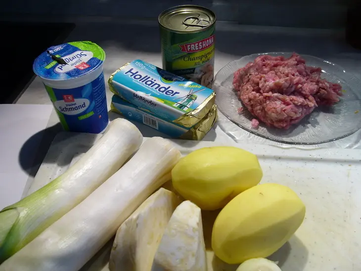 Сырный суп-крем с луком пореем: шаг 1