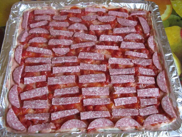 Вкуснейшая пицца на тонком кефирном тесте: шаг 5