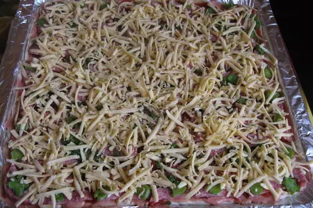 Вкуснейшая пицца на тонком кефирном тесте: шаг 7