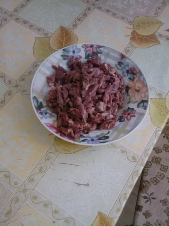 Салат из рисовой лапши с овощами и сердечками.: шаг 2