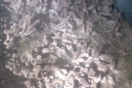 Салат из рисовой лапши с овощами и сердечками.: шаг 4