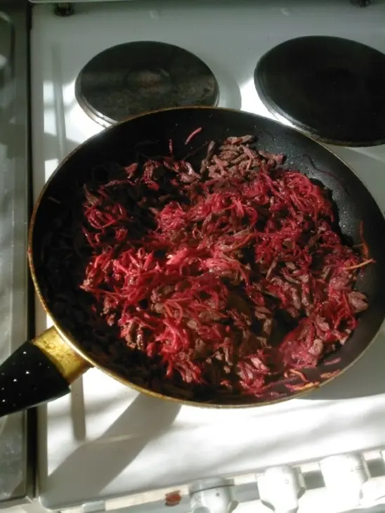 Салат из рисовой лапши с овощами и сердечками.: шаг 5