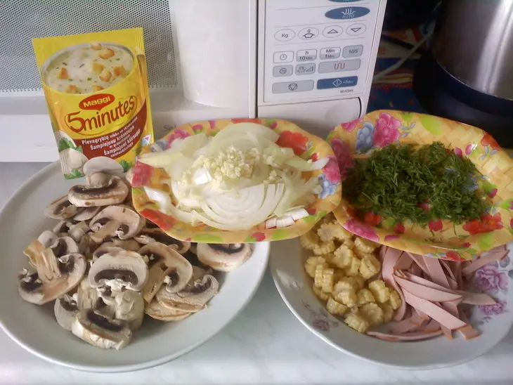 Ракушки с грибным соусом: шаг 1