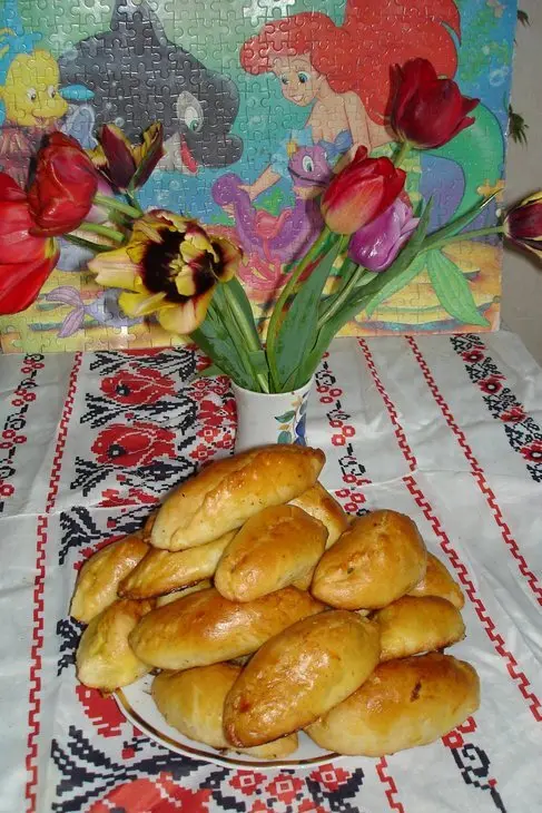 Золотистые воздушные пирожки( без яиц): шаг 2
