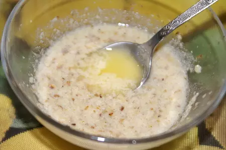 Салат из цветной капусты с изюмом, орехами и чесноком: шаг 3