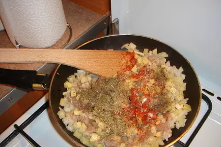 Закусочный кекс с картофелем и мясом.: шаг 2