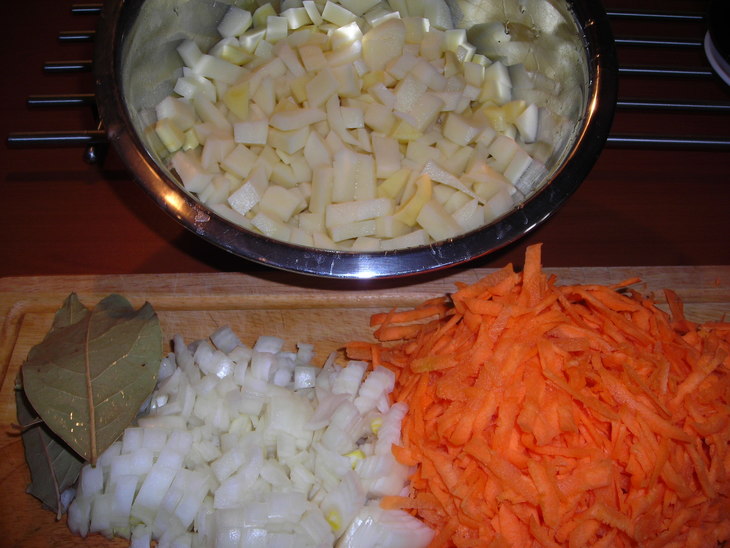 Тушёная капуста со свининкой и картошкой: шаг 2