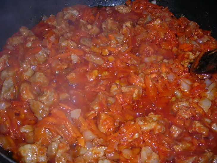 Тушёная капуста со свининкой и картошкой: шаг 5