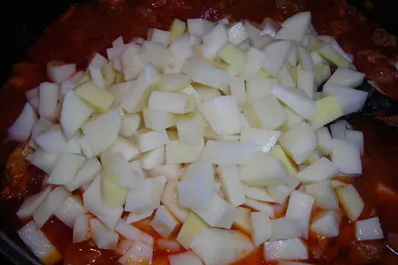 Тушёная капуста со свининкой и картошкой: шаг 6