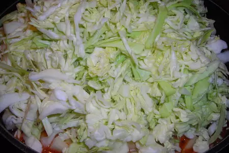Тушёная капуста со свининкой и картошкой: шаг 7