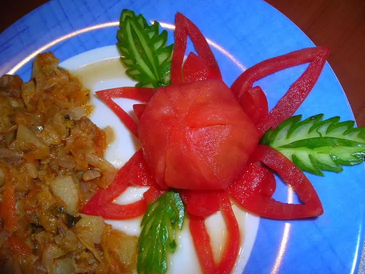 Тушёная капуста со свининкой и картошкой: шаг 9