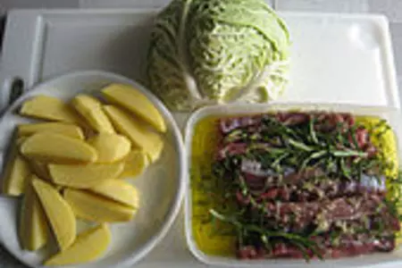 Маринованная,пикантная баранина с овощами.: шаг 1