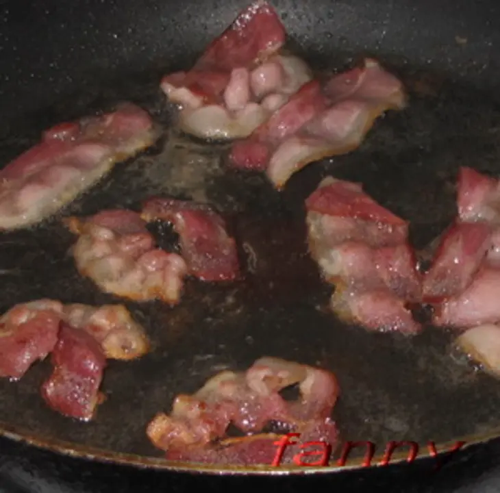 Зеленый салат с перепелиными яйцами-пашот и беконом: шаг 3