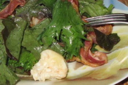 Зеленый салат с перепелиными яйцами-пашот и беконом: шаг 6